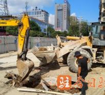 艹死我吃我逼我要吃你的精液高温下的坚守｜道路建设者用汗水铺就畅通路